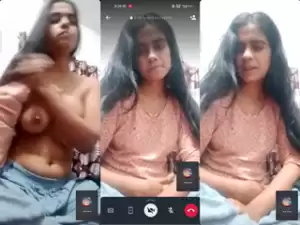 Desi Girl Shows Her Boobs