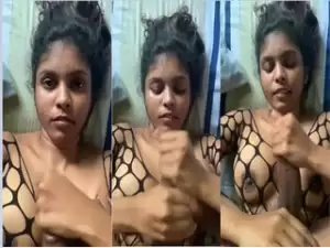 Lankan Girl Give Handjob