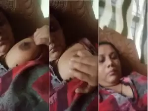 Desi Girl Play With Her Boobs