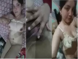 Desi Girl Shows boobs and Pussy
