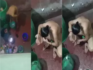 Desi Bhabhi Bathing
