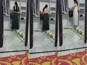 Sexy Desi Bhabhi Changing Cloths