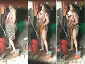 Desi BBW Bhabhi Bathing