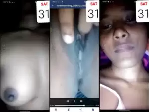 Desi Girl Shows her Boobs and Pussy