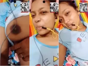 Desi girl Shows her Boobs and Pussy part 1