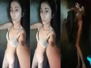 Desi Girl Shows pussy