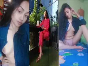 Sexy Desi girl Shows Nude body part 2