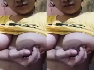 Exclusive- Cute Girl Showing her Big Boobs