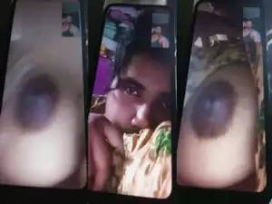 Desi Bhabhi Shows Her Boobs