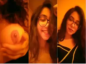 Desi Girl Shows Her Boobs and Pussy