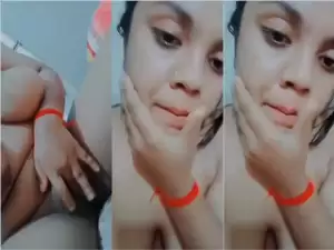 Sexy Desi Girl Shows Boobs and pussy