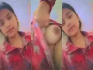 Desi Girl Shows Boobs