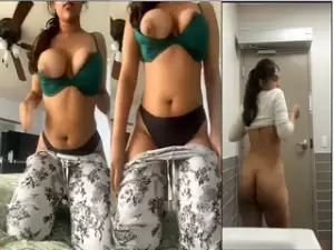 Desi Girl Shows Ass and Boobs