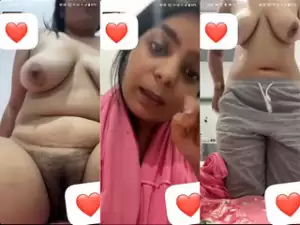 Hot Desi girl Shows her Boobs and Pussy