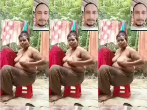 Desi Bhabhi Shows her Big Boobs