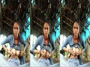 Desi Bhabhi Play With Her Boobs