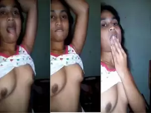Horny Desi girl Showing Boobs