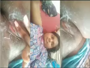 Desi Bhabhi Shows Wet Pussy