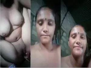 Desi Bhabhi Masturbating