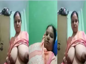 Desi Girl Shows her Big Boobs