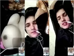 Horny Desi Girl Shows her Boobs
