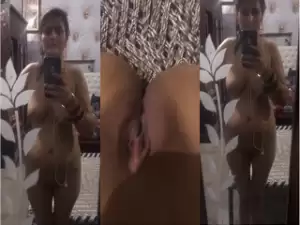 Desi Punjabi Bhabhi Shows Nude Body
