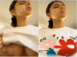 Desi Girl Shows Boobs