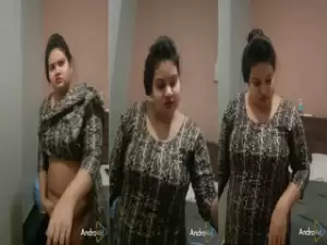 Sexy Desi Bhabhi Striping and Ready For Sex