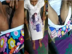 Desi Bhabhi Shows Pussy