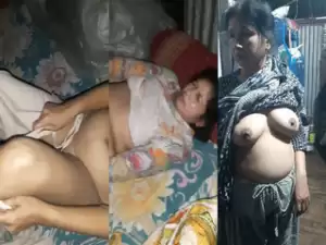 Desi Bhabhi Shows her Pussy