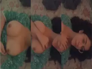 Desi Girl Shows Her Boobs