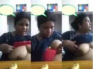 Desi Bhabhi Shows Her Boobs