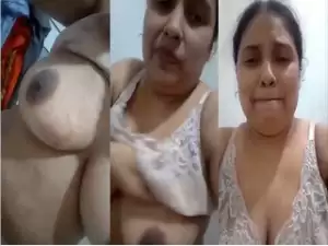 Desi Bhabhi Shows boob