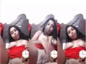 Desi Girl Shows Her Boobs and pussy