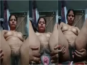 Desi Bhabhi Shows her Nude Body