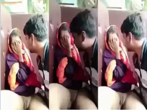 Desi Girl Shows her Shaved pussy