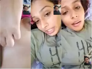 Desi girl Shows her Boobs On VC