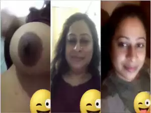 Desi Bhabhi Shows Boobs For LOver