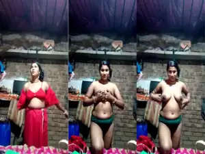 Desi Vlg Bhabhi SHows Her Nude Body