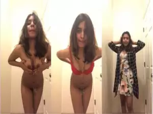 Sexy Desi Girl Shows Nude Body
