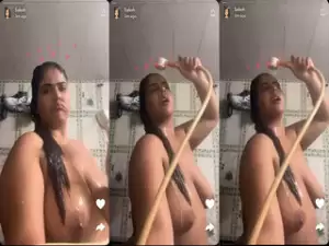Desi Big Boob Girl Bathing