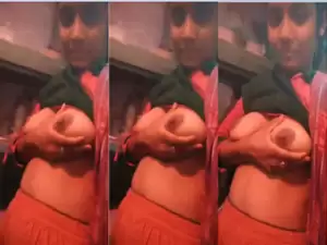 Desi Girl Play With Boob