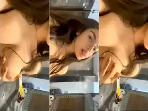 Hot Desi Girl Play With Boob