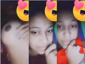 Desi Girl Shows her Boobs