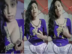 Desi Girl Shows Milky Boobs