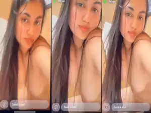 Desi Girl Shows her Boobs