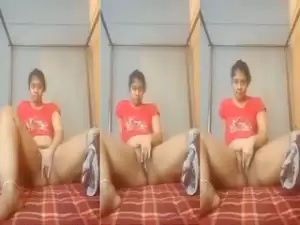 Desi Girl Play With Her Pussy