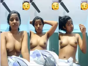 Cute Desi girl Shows her Boobs