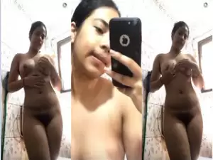 Hot Desi Girl Shows her Nude Body