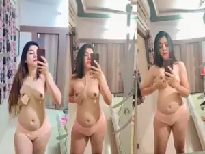 Sexy Desi Girl Record Selfie